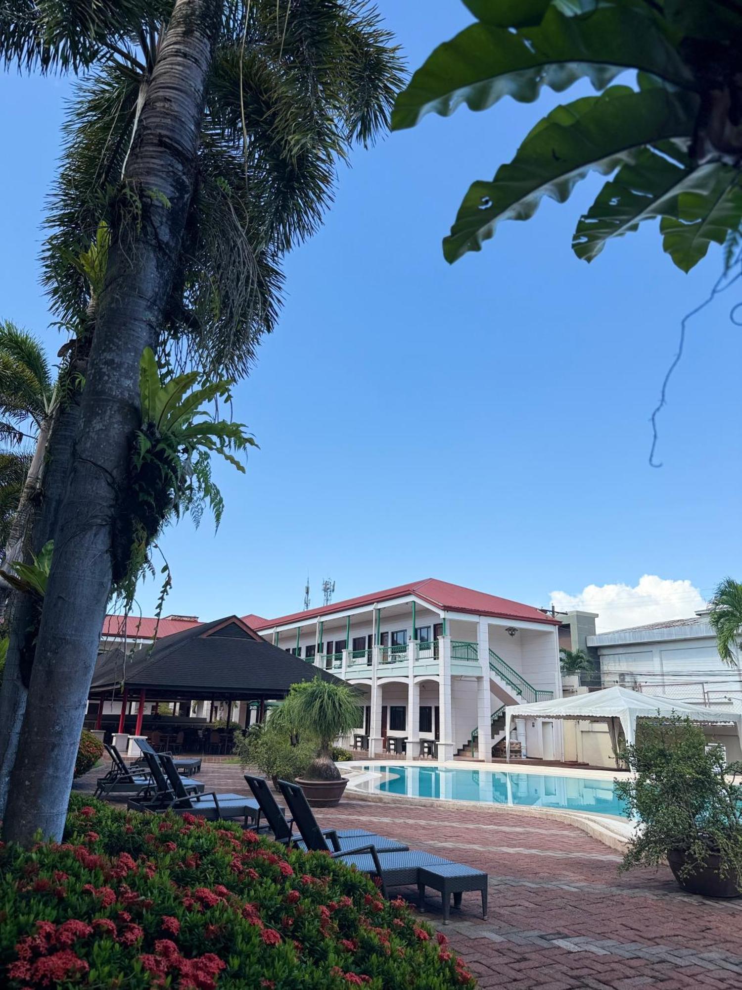 Hotel Dottie's Place & Restaurant